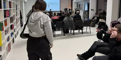 Wykład o filozofii architektury i estetyce władzy w Galerii Miejskiej Arsenał w Poznaniu.webp